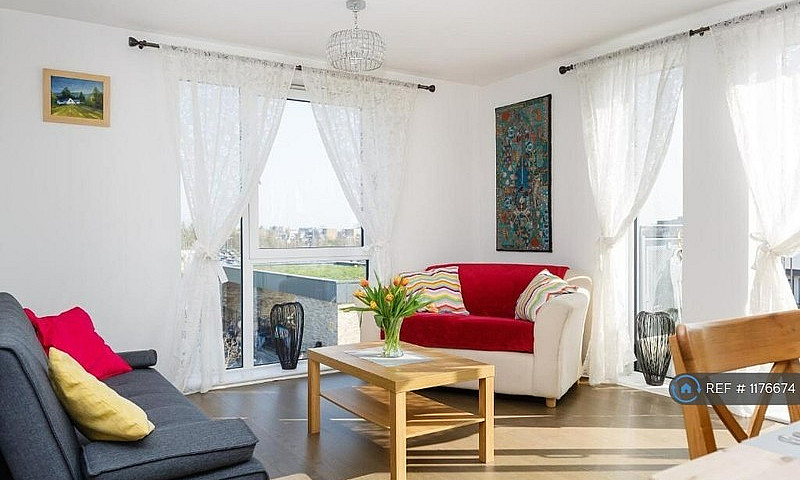 2 Bedroom Flat In Ke...