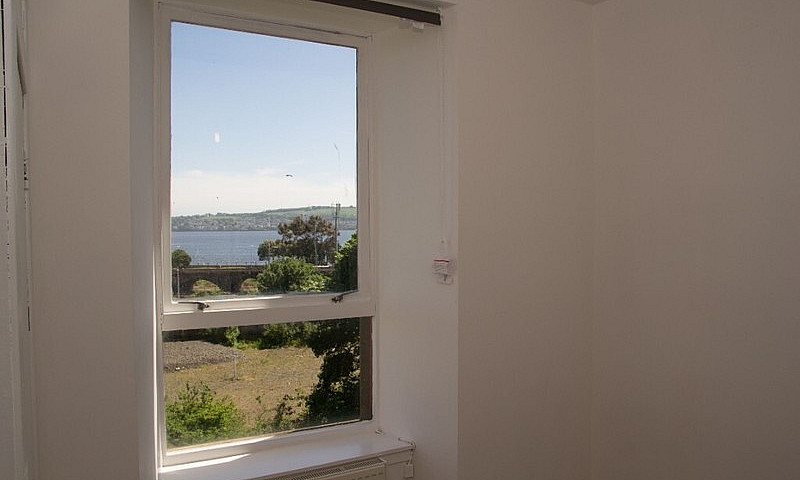 Double Bedroom To Re...