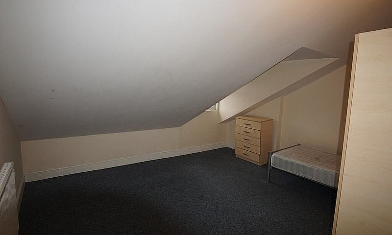 Spacious 2 Bedroom F...