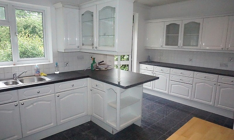 Impressive 4 Bed Roo...
