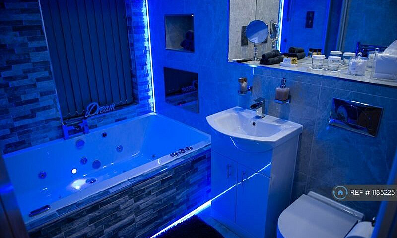 2 Bedroom House In M...