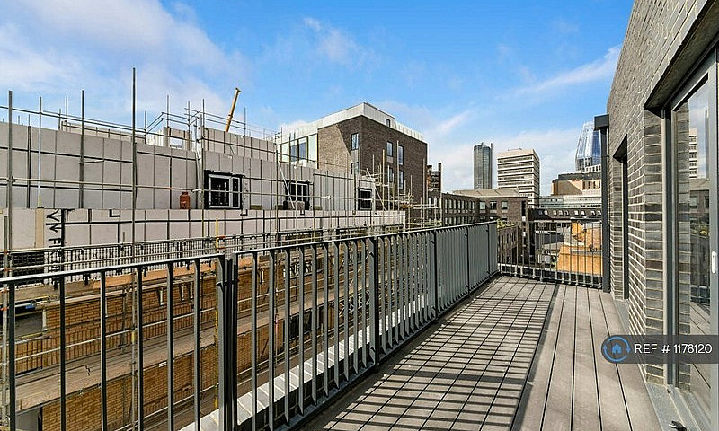 2 Bedroom Flat In Bl...