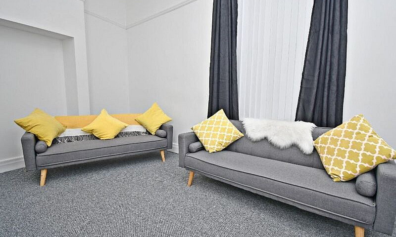 Lancaster 4 Bed Hmo ...