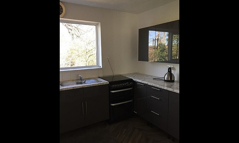 2 Bed Maisonette, Gl...