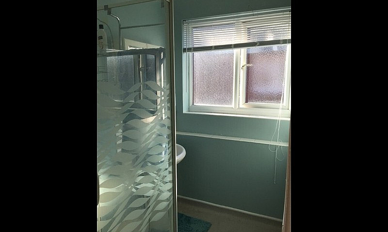 2 Bed Maisonette, Gl...