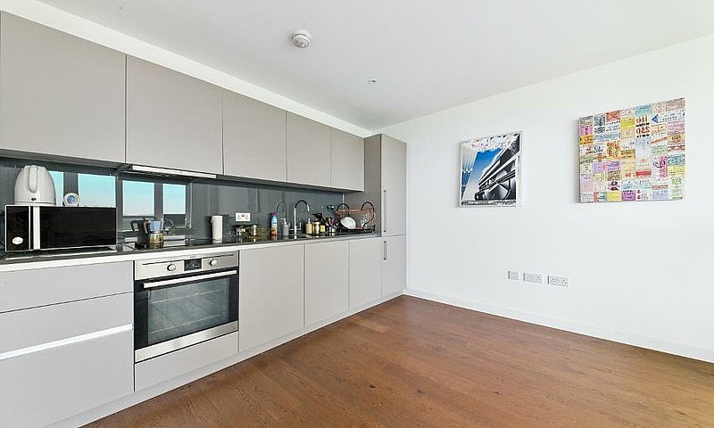 1 Bedroom Flat In Gr...