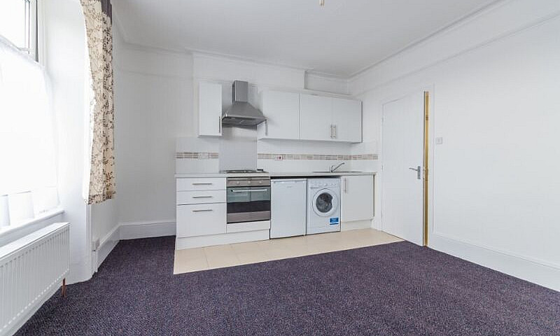 Lovely Studio Flat T...