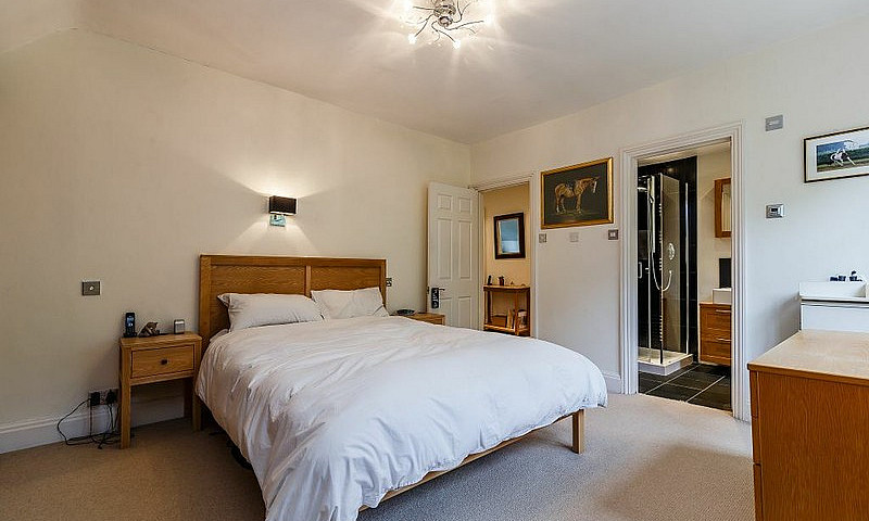 3 Bedroom Flat In 20...