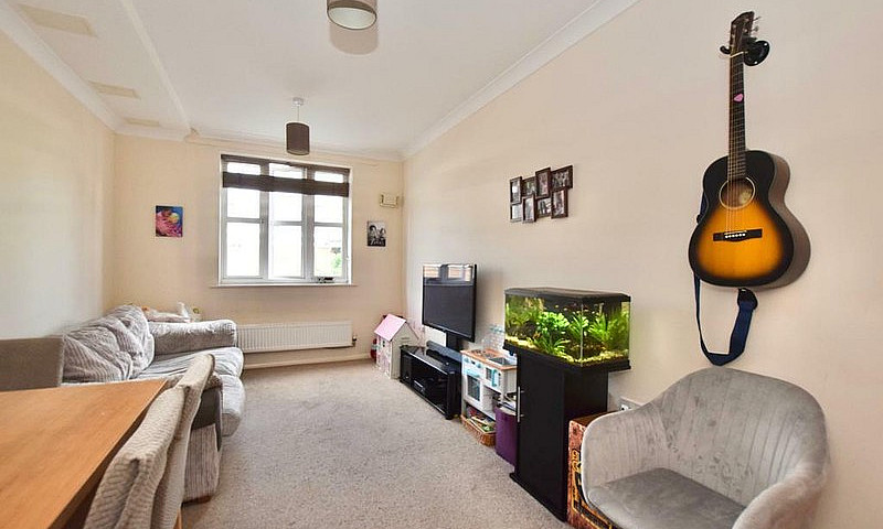1 Bedroom Flat In Su...