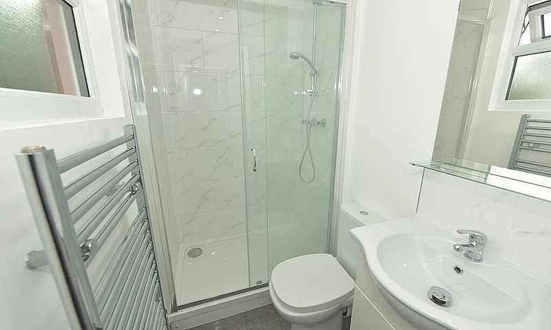  Newly Refurbished T...