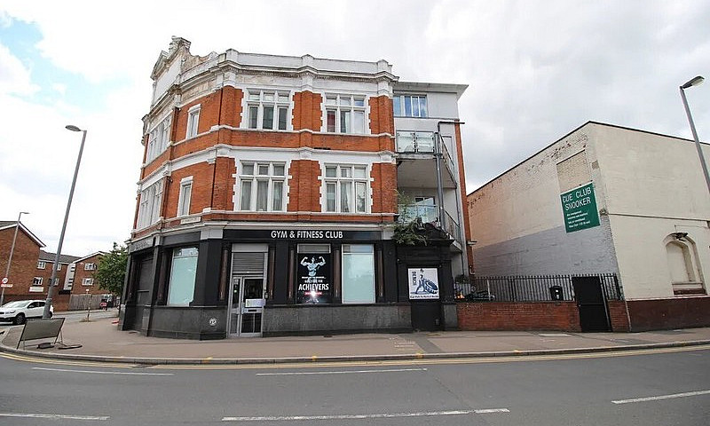 2 Bedroom Flat With ...