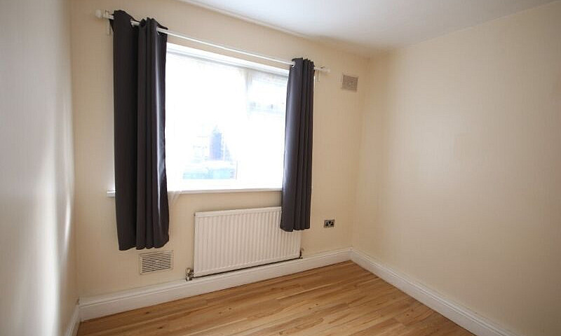 Large 2 Bedroom Flat...