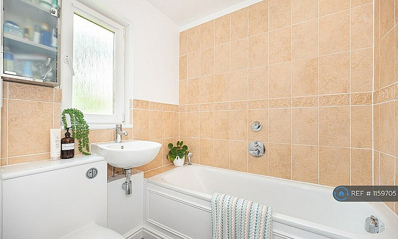 1 Bedroom Flat In Al...