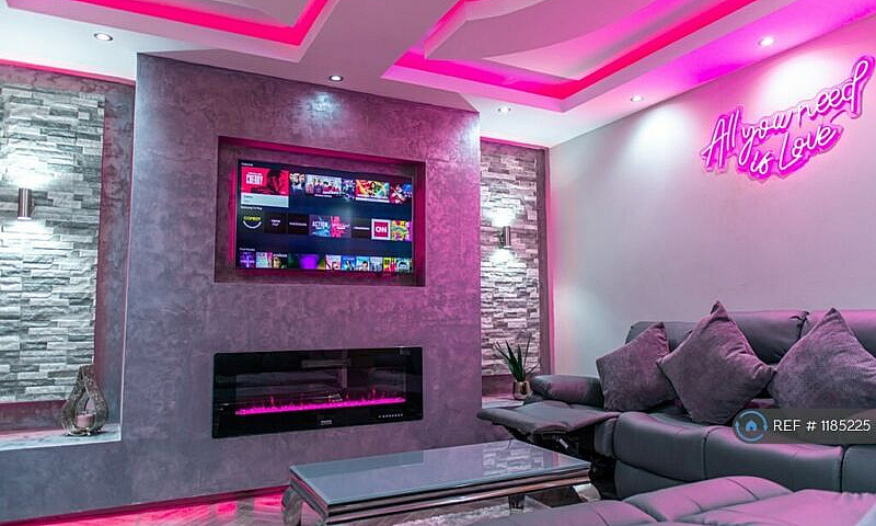 2 Bedroom House In M...