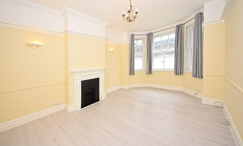 Huge 3 Bedroom Flat ...