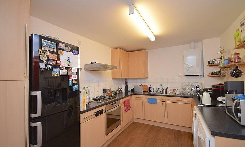 2 Bedroom Flat In El...