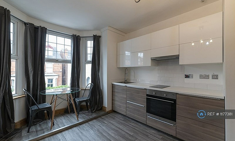 1 Bedroom Flat In Wa...