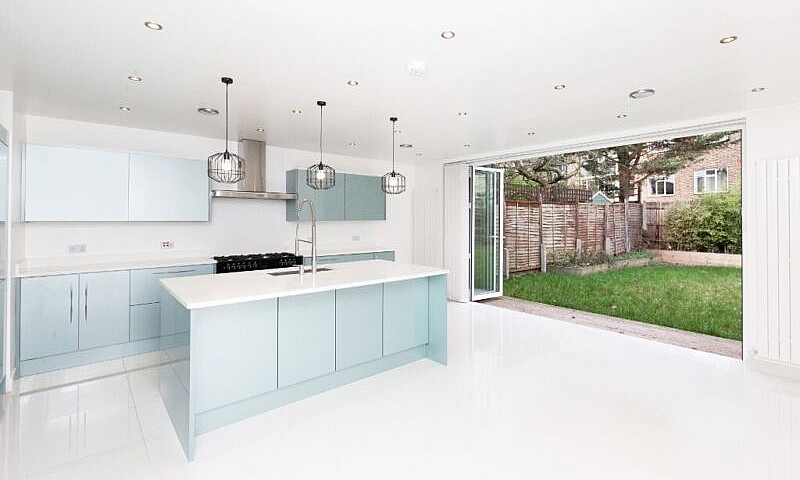 Excusive 4 Bedroom/2...
