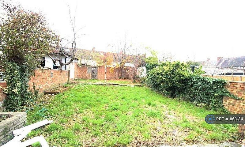 3 Bedroom House In T...