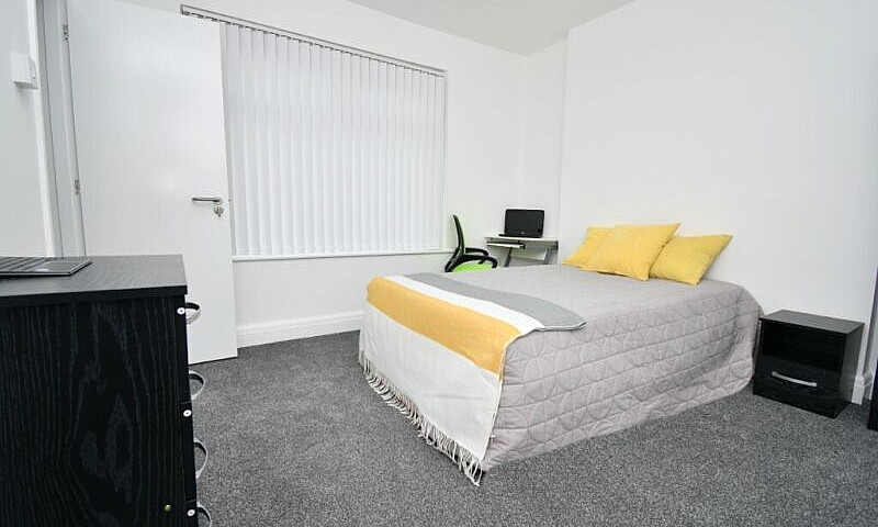 Newly Refurbished 4 ...