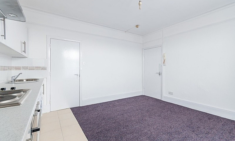 Lovely Studio Flat T...