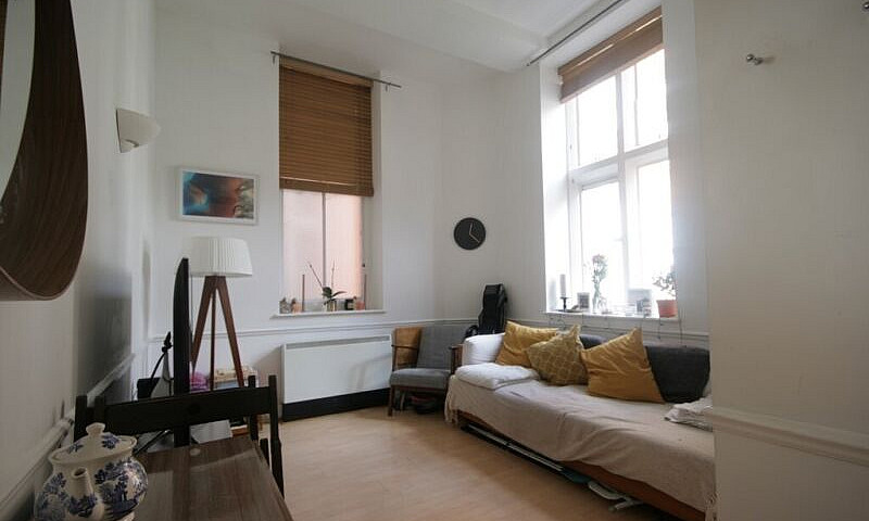 Spacious 1 Bed Flat ...