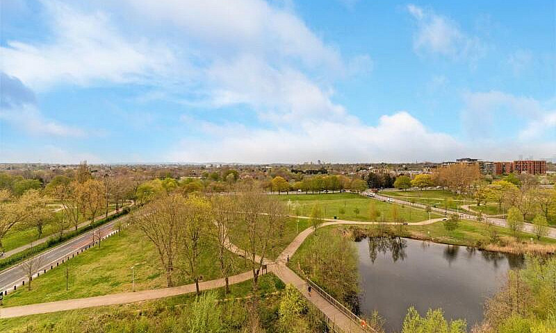 1 Bedroom Flat In Gr...
