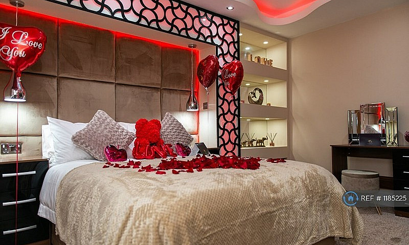 2 Bedroom House In M...
