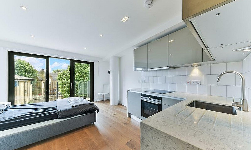 Studio Flat In Westw...