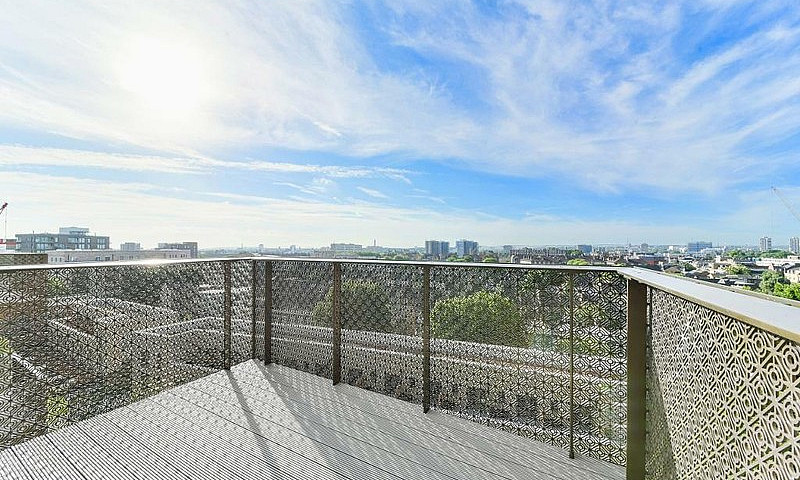 2 Bedroom Flat In Dr...