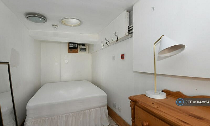 3 Bedroom Flat In Ca...