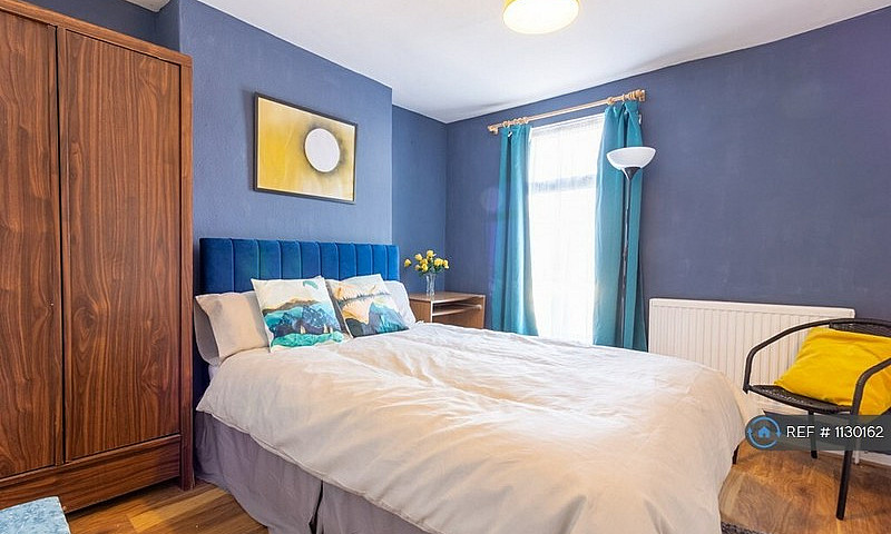 5 Bedroom House In W...