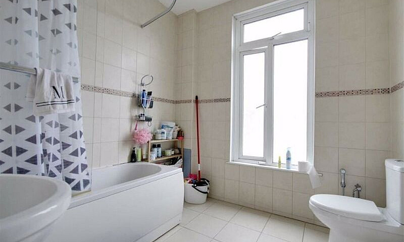 4 Bedroom Maisonette...