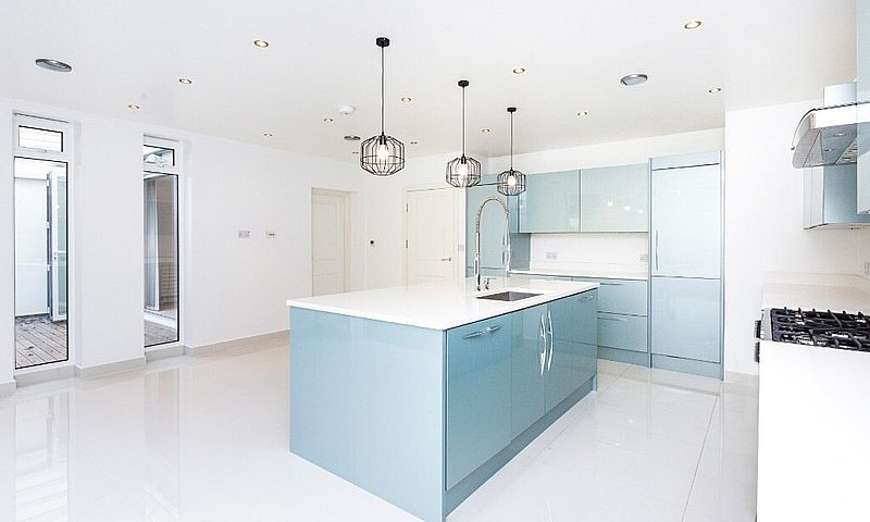 Excusive 4 Bedroom/2...