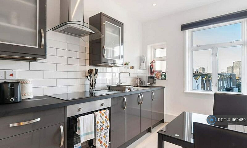 1 Bedroom Flat In La...