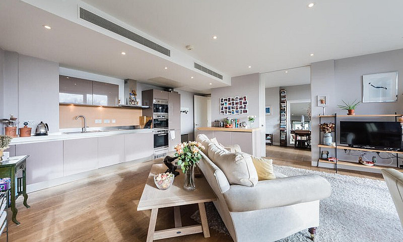 Large 3 Bedroom Flat...