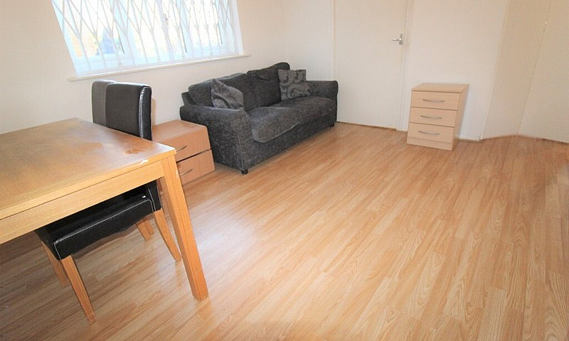Superb 1 Bedroom Gar...