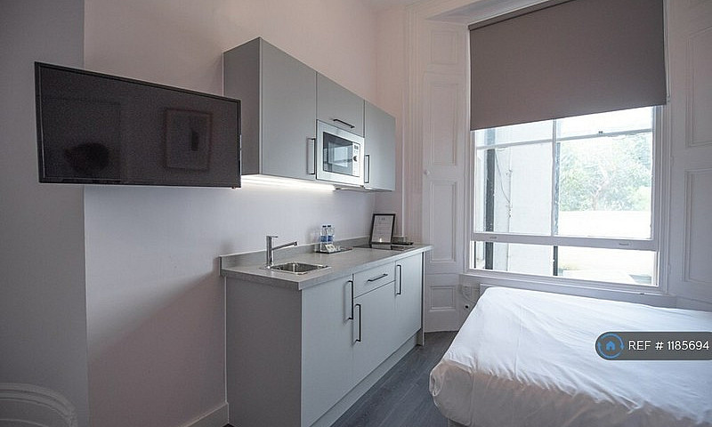 Studio Flat In Clanr...