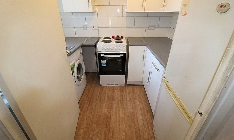 Superb 1 Bedroom Gar...