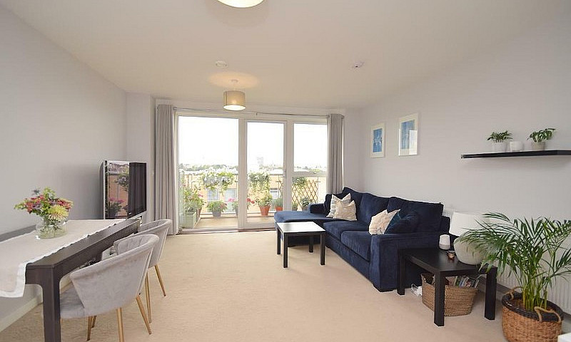 2 Bedroom Flat In Fa...