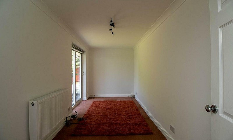 4 Bedroom House In A...
