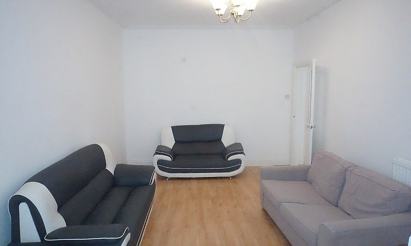 Impressive 4 Bed Roo...