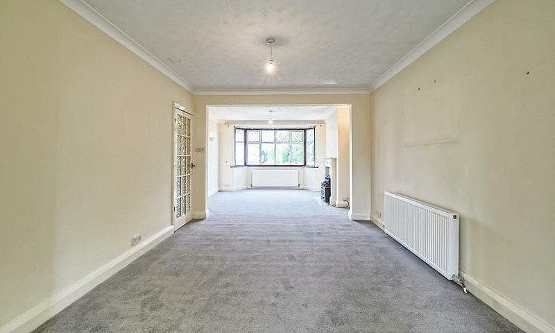 4 Bedroom House In T...