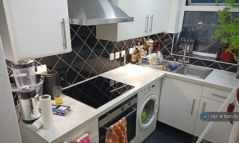 1 Bedroom Flat In Ca...