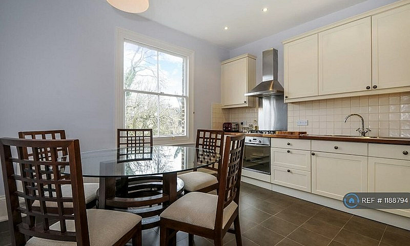 2 Bedroom Flat In Hi...