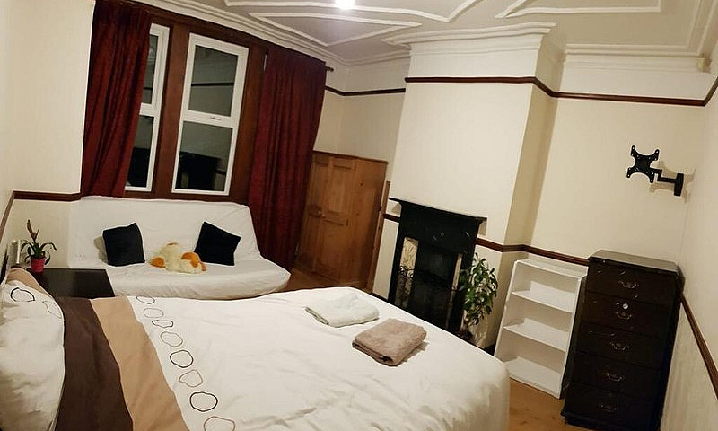 Ensuite Double Room ...