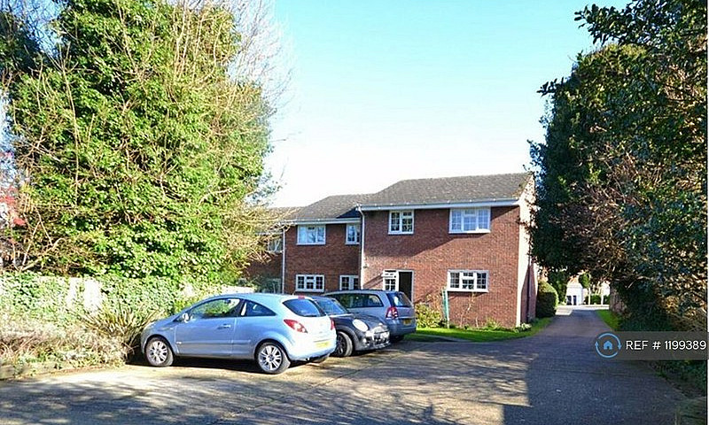 2 Bedroom Flat In Ge...