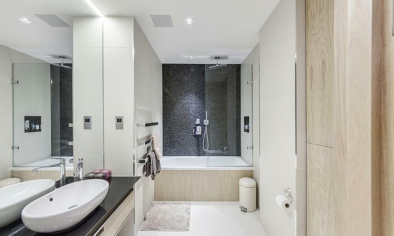 2 Bedroom Flat In Ro...