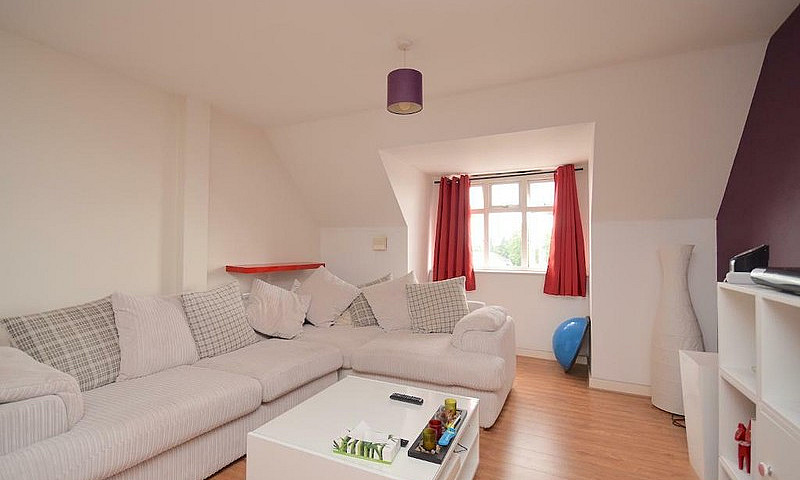 2 Bedroom Flat In El...