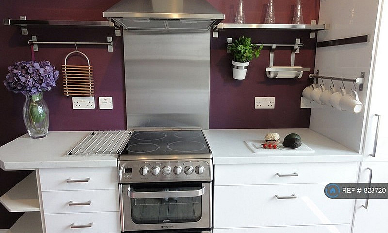 2 Bedroom Flat In Sh...